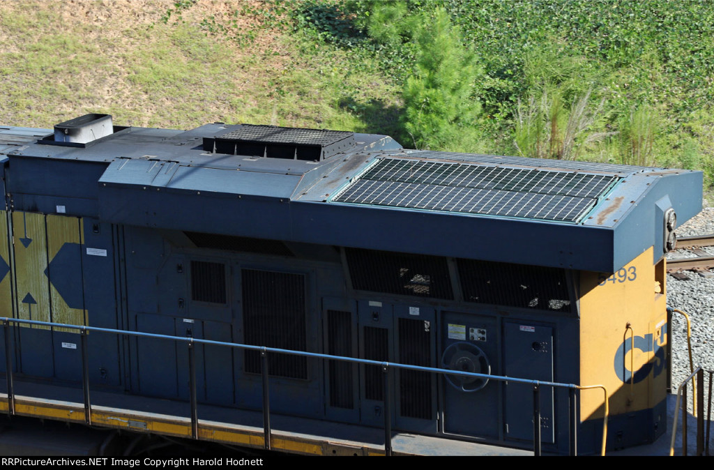 CSX 5493 interesting change /  addition to rooftop